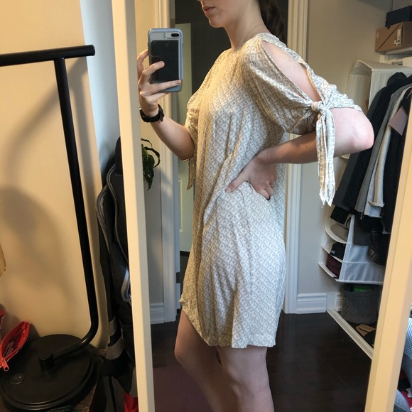 Cream Patterned Dress - Picture 4 of 5